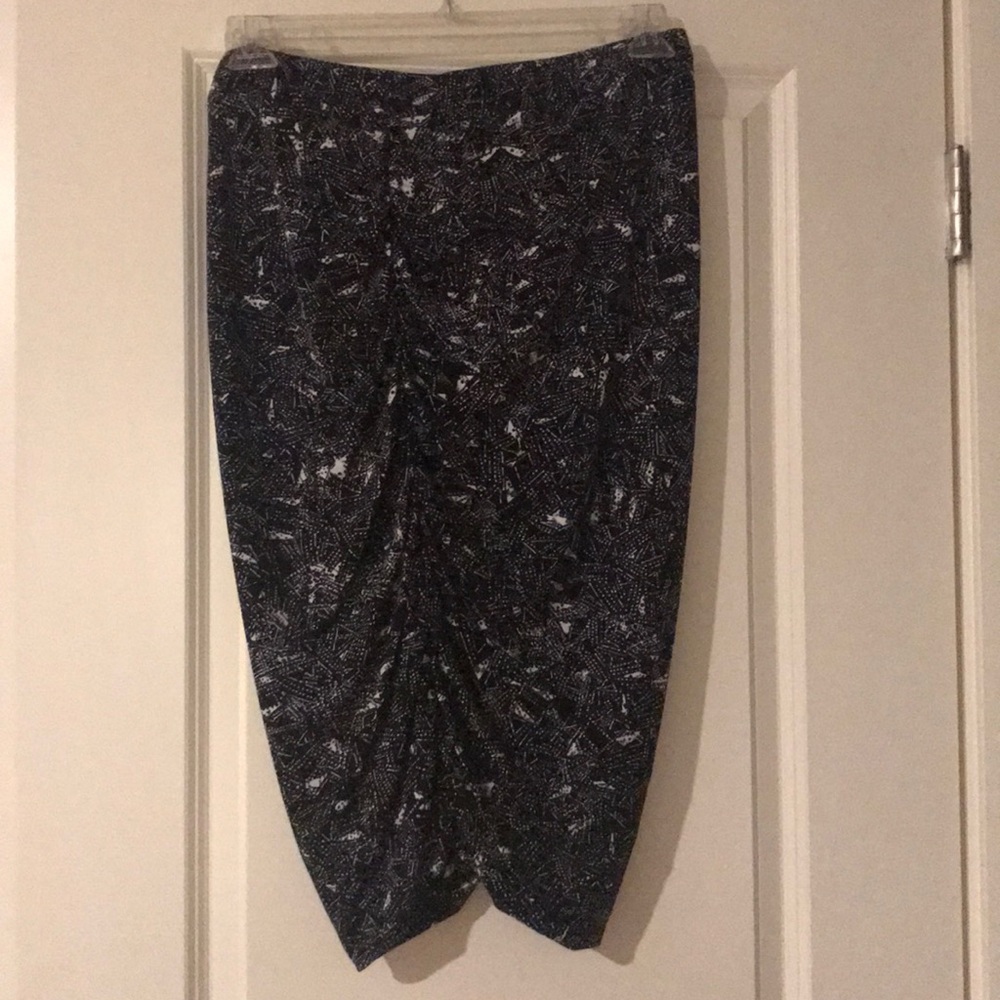 Black and white patterned short skirt